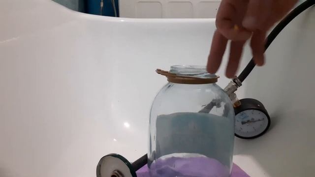 Вакуум в ванной, как проходят эксперемнты! смотреть онлайн