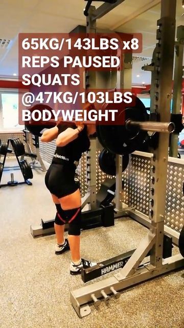 TINY BLONDE GIRL DESTROYS 65KG/143LBS SQUAT x8 REPS @46KG/101LBS BODYWEIGHT #powerlifting #girl #fi смотреть онлайн