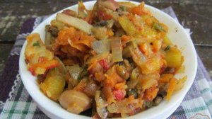 Закуска из грибов овощей и фасоли