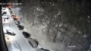 мастер парковки .за рулем женщина припарковалась супер просто ракурс 2