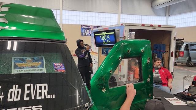 180+ db on a BassBoxing run!!😳😳😳 (30 second music average) смотреть онлайн