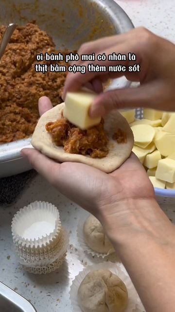 Bánh nhỏ quá chị khách ăn không đã #trending #sourdough #youtubeshorts #banhbaothuydo #j4f смотреть онлайн