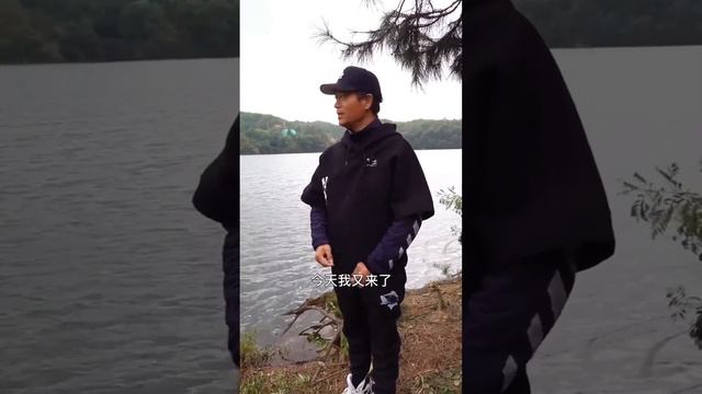 【鄧剛釣魚】釣友說武漢這個地方野釣30斤大鰱鳙，急忙和小夥伴過來試試，沒想到大鰱鳙連竿！【天元邓刚】