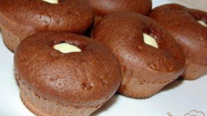 Шоколадные кексы с творожными шариками