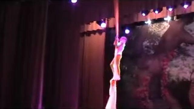 Воздушная гимнастка на полотнах- Вита Кондакова Первый концерт 1.06.2012 смотреть онлайн