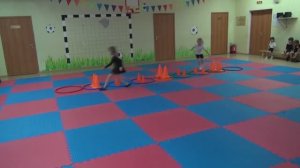 Соревнование. Подвижная игра. Собираем конусы