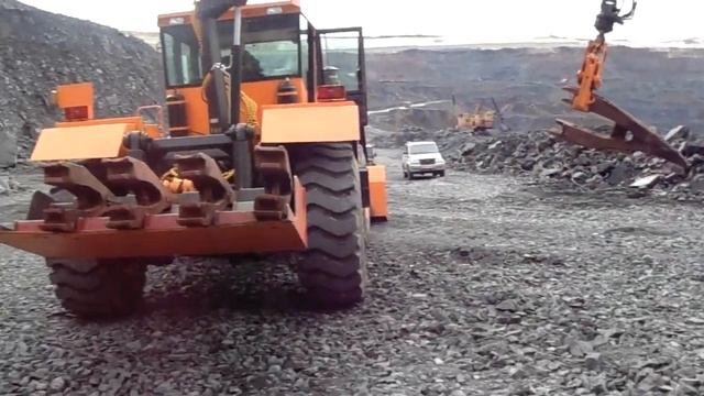 Многофункциональный агрегат СТАНИСЛАВ-704 для замены зубьев ковша экскаватора ЭКГ-10 (стоматолог) смотреть онлайн