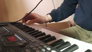 синтезатор учюсь играть