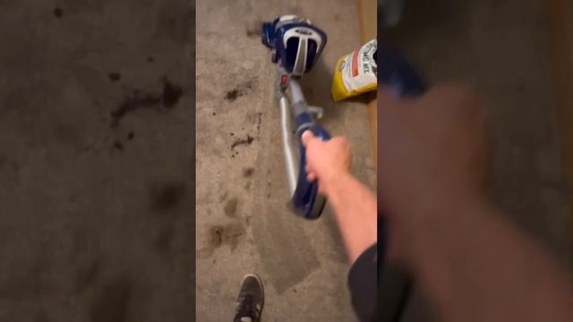 Vacuuming w/ Shark NV360 Navigator Lift-Away Deluxe Upright Vacuum смотреть онлайн