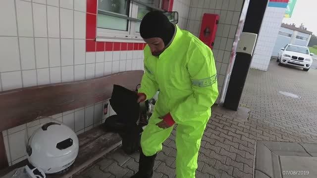 6. ДО ПРАГИ В НОВЫХ ДОЖДЕВИКАХ, 6 часть мотопутешествия на скутере #мотопутешествиенамаксискутере
