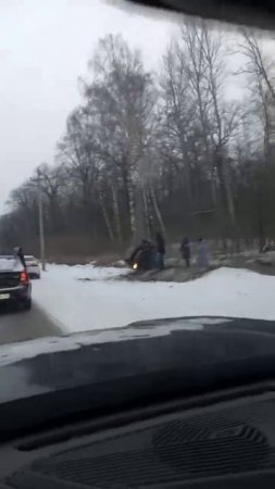 Автомобиль перевернулся в результате ДТП при въезде в Ямное. 😲