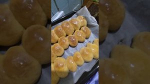 Очень вкусные пирожки с вишнёвым вареньем.