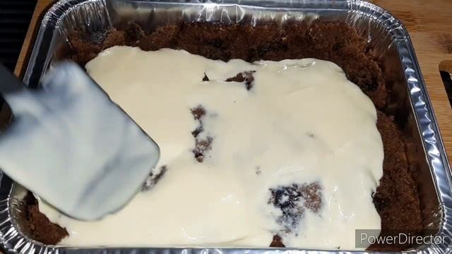 FUDGEE BAR CAKE WITH OREO AND NIPS ON TOP смотреть онлайн