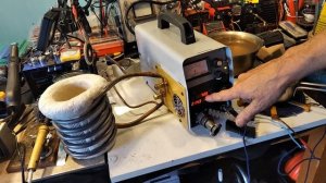 ИНДУКЦИОННЫЙ НАГРЕВАТЕЛЬ ИЗ СВАРОЧНИКА. Закончил сборку и тестирую разные тигли. Induction heating.