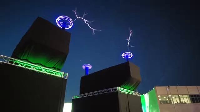 Tesla Coils Make Music At (Giga , Berlin) Use Your Headphone смотреть онлайн