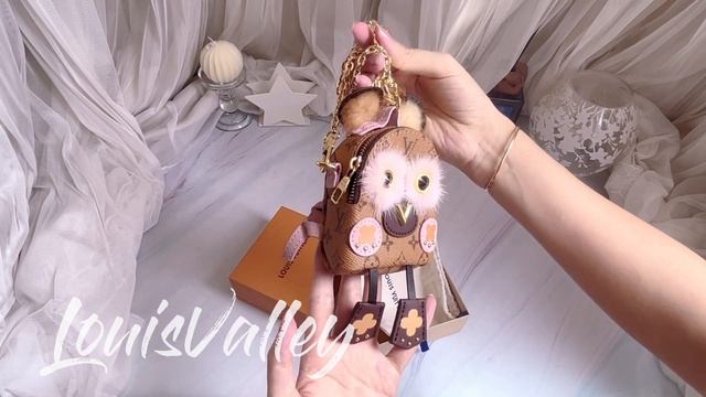 |Louis Vuitton Mini Owl Backpack Charm | Immersive Unboxing Video смотреть онлайн