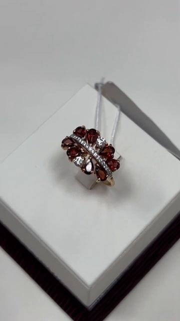 Кольцо из золота с гранатами и фианитами смотреть онлайн