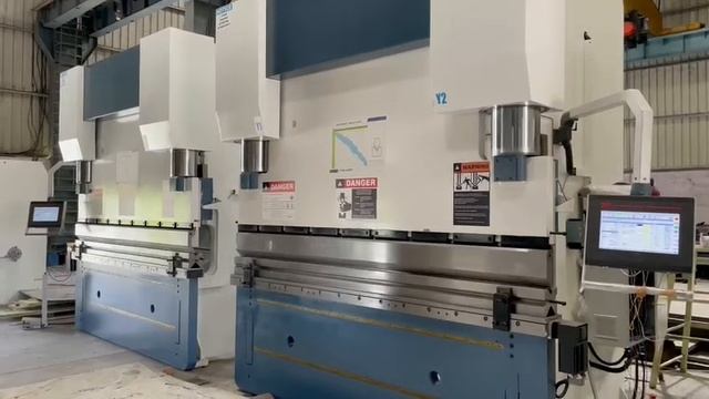 Dry run of Tandem CNC press brake 325 Ton x 3100 mm by MB Jigson Hydraulics Pvt Ltd Indore. смотреть онлайн