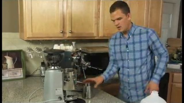 How to Make the Single Macchiatto : How to Blend Foam  Steamed Milk for a Single Mocchiatto