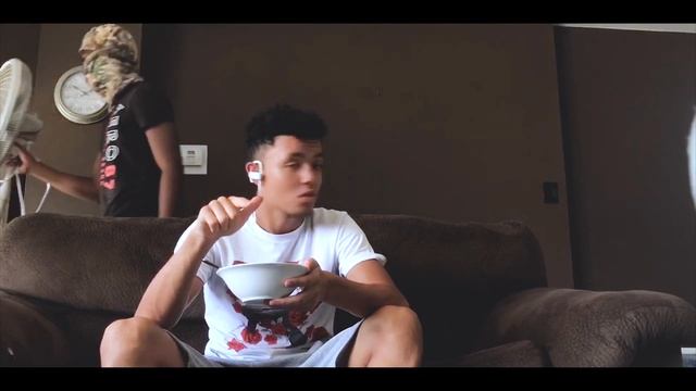 Pay Attention - Parsek (Official Music Video) смотреть онлайн