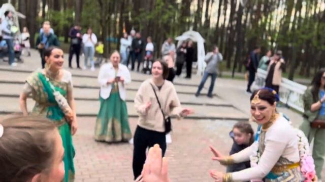 Harinama In Domodedovo 🔥 Первая за 12 лет Харинама в Домодедово «Ёлочки» смотреть онлайн