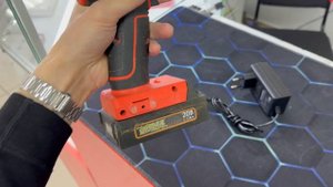 Аккумуляторный заклепочник