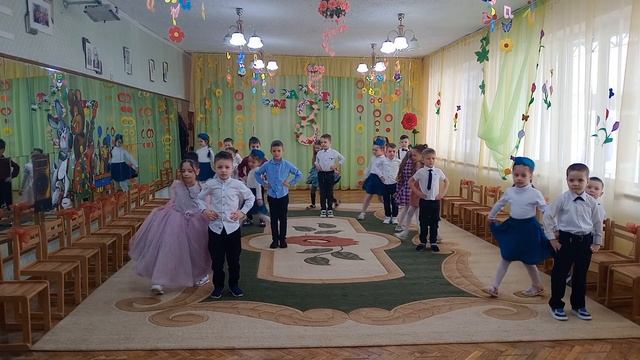 Танец-вход "8 Марта" подготовительная группа "Семицветик" МДОУ "Каменский центр развития ребенка" смотреть онлайн