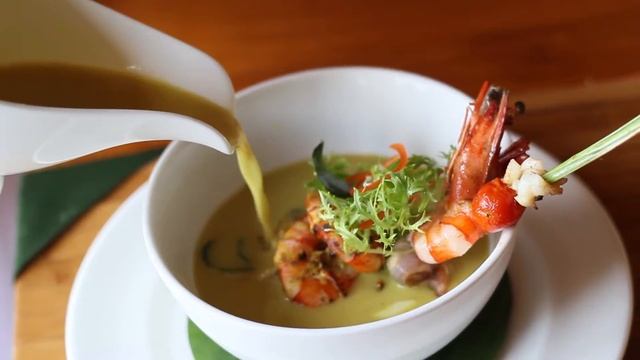 Dining at The Royal Pita Maha смотреть онлайн