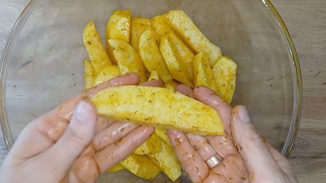 КАРТОФЕЛЬ ПО-ДЕРЕВЕНСКИ В ДУХОВКЕ С СОУСОМ