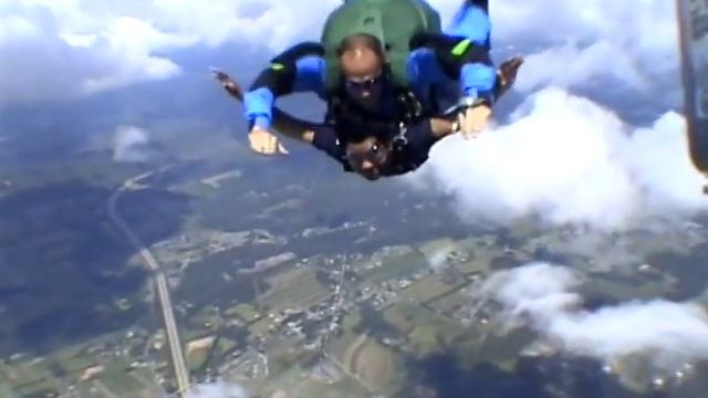 My First Tandem Skydive Slow Motion смотреть онлайн