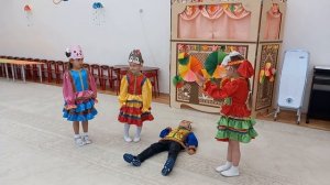 Фрагмент из русской народной сказки "Петушок и бобовое зёрнышко".