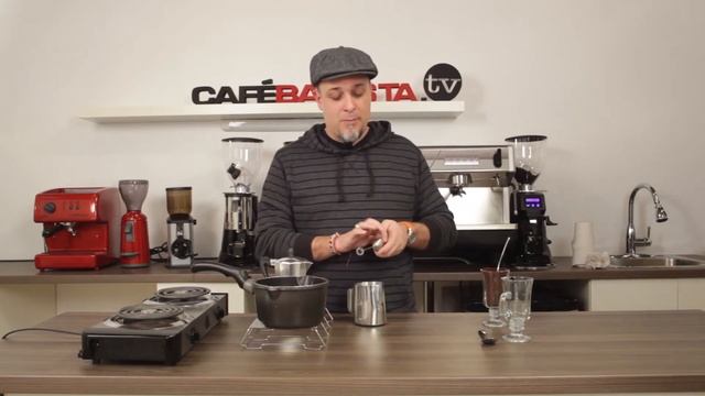 Latte 3 étages avec une cafetière moka