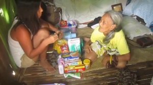 Nanay Lumen Visit June 2013 - Gifts 5/6 - Kay talks to Nanay Lumen. "Wow"