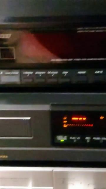 Видеомагнитофон Hi- Fi Stereo JVC HR- D 830
