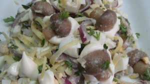 Грибной салат с яйцом
