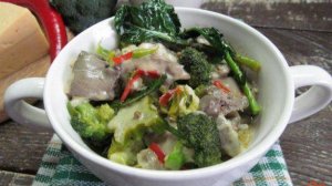Куриная печень с брокколи