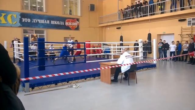 Чемпионат г. Хабаровска. Синий угол 69 кг. Дмитрий Теплов против узбека. смотреть онлайн