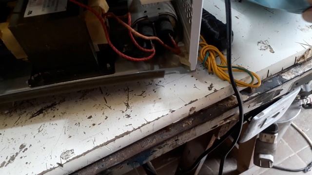 microondas faz barulho ao ligar na tomada смотреть онлайн