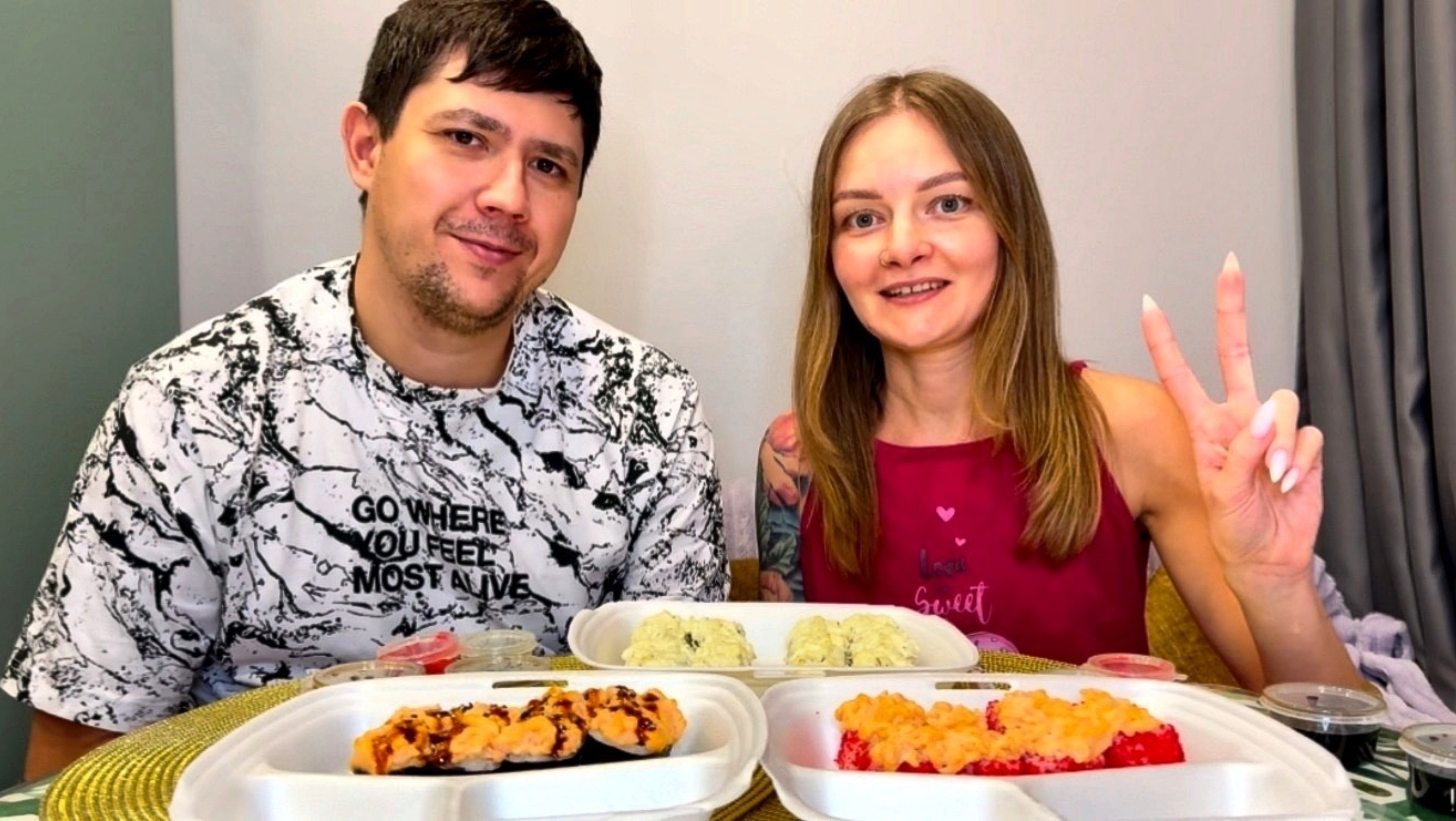 МУКБАНГ РОЛЛЫ 🍱Андрей сообразил ужин🤤