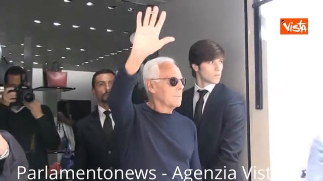 INAUGURAZIONE BOUTIQUE ARMANI A ROMA IN VIA DEI CONDOTTI TRA VIP DRAG QUEEN E INGORGHI смотреть онлайн