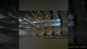 Расплавили  антенну на частоте 500 МГц.