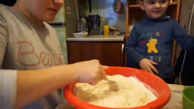 VLOG: ЛЕПИМ ВАРЕНИКИ. Выгляжу отвратительно,пора заняться собой!?!? смотреть онлайн