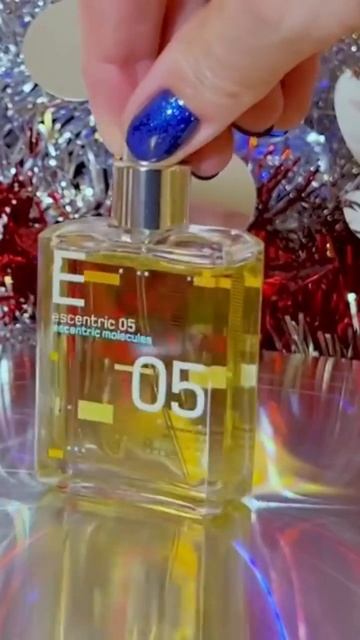 Escentric 05 (Эссентрик 05) Хвойно-древесный парфюм для мужчин и женщин Escentric Molecules #shorts смотреть онлайн