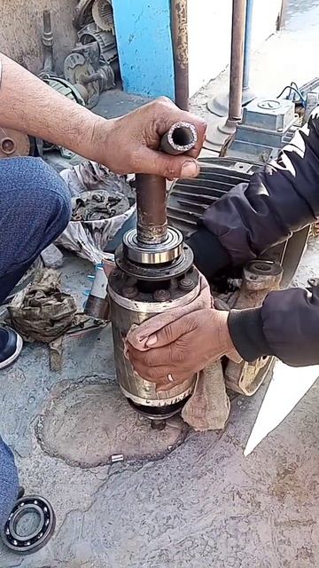 Bearing fitting in 3 phase motor rotor #Shorts смотреть онлайн