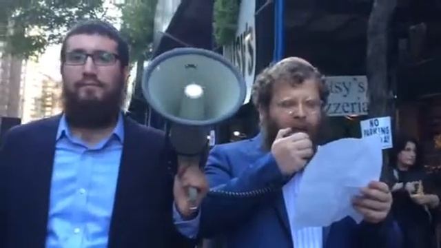 Chabad Activists Protest Netanyahu Over Response to Terror смотреть онлайн