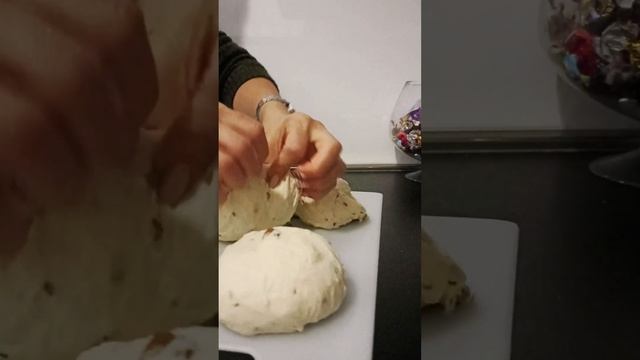 Хлеб на закваске сменами. Թթխմորով հաց, արևածաղկի և կտավատի սերմերով смотреть онлайн