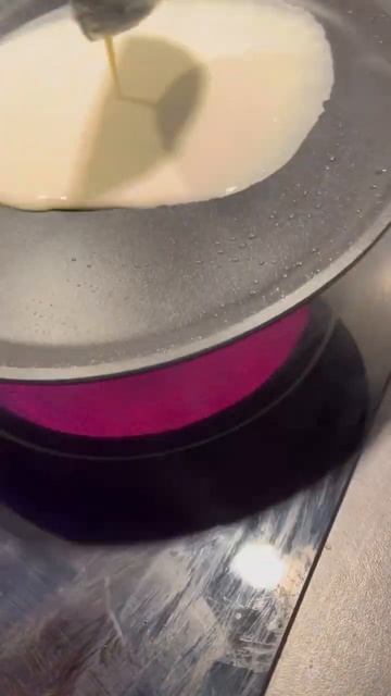 У меня блины с тремя начинками Ветчина и сыр. Красная рыба и авокадо. Фарш с томатом и сырам смотреть онлайн