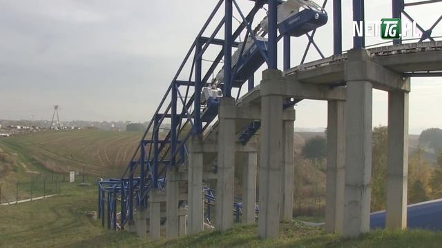 Rollercoaster kolejką podwieszaną смотреть онлайн