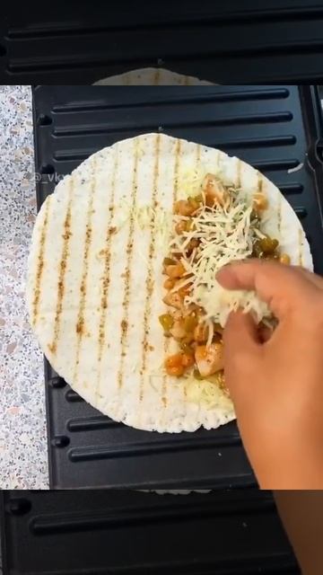 Хрустящая кесадилья с курочкой и овощами с сыром😘👌🏽💣 #пппитание #рецепты #перекус смотреть онлайн