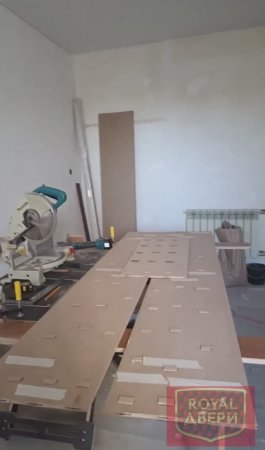 Процесс монтажа дверей с порогами.Соединяем доборы.Роял-двери.